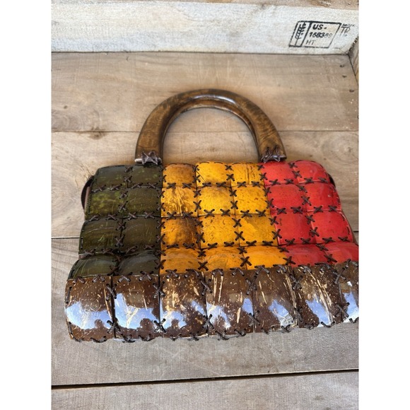 Handmade Coconut‎ Shell Shiny Paint lacquer finish Handbag Purse w/wooden handle - Picture 5 of 16